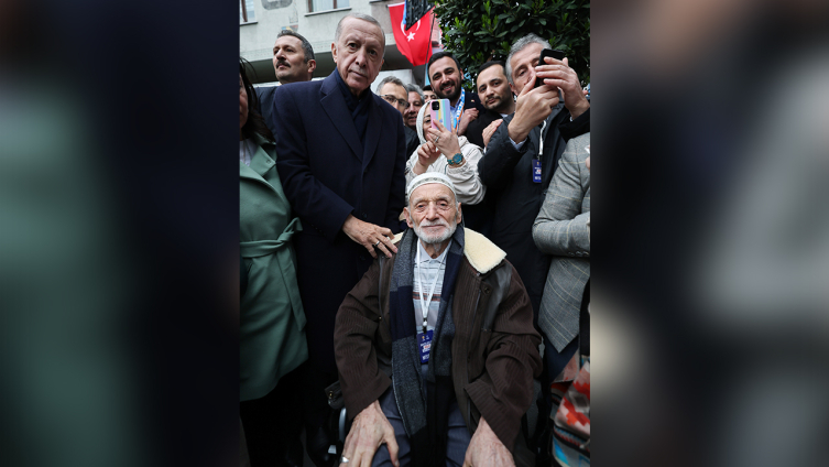 Cumhurbaşkanı Erdoğan, Hüseyin Amca'yla buluştu